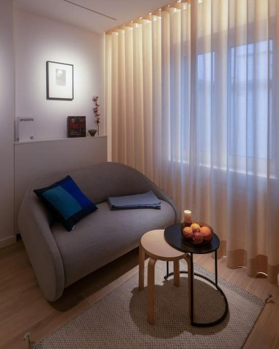 Outsidein Lightstudio Apartment